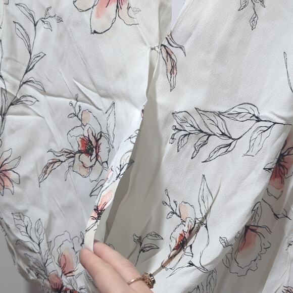 ASTR the Label Flutter Sleeve Crossover Top White Watercolor Floral Women's L - Picture 5 of 8